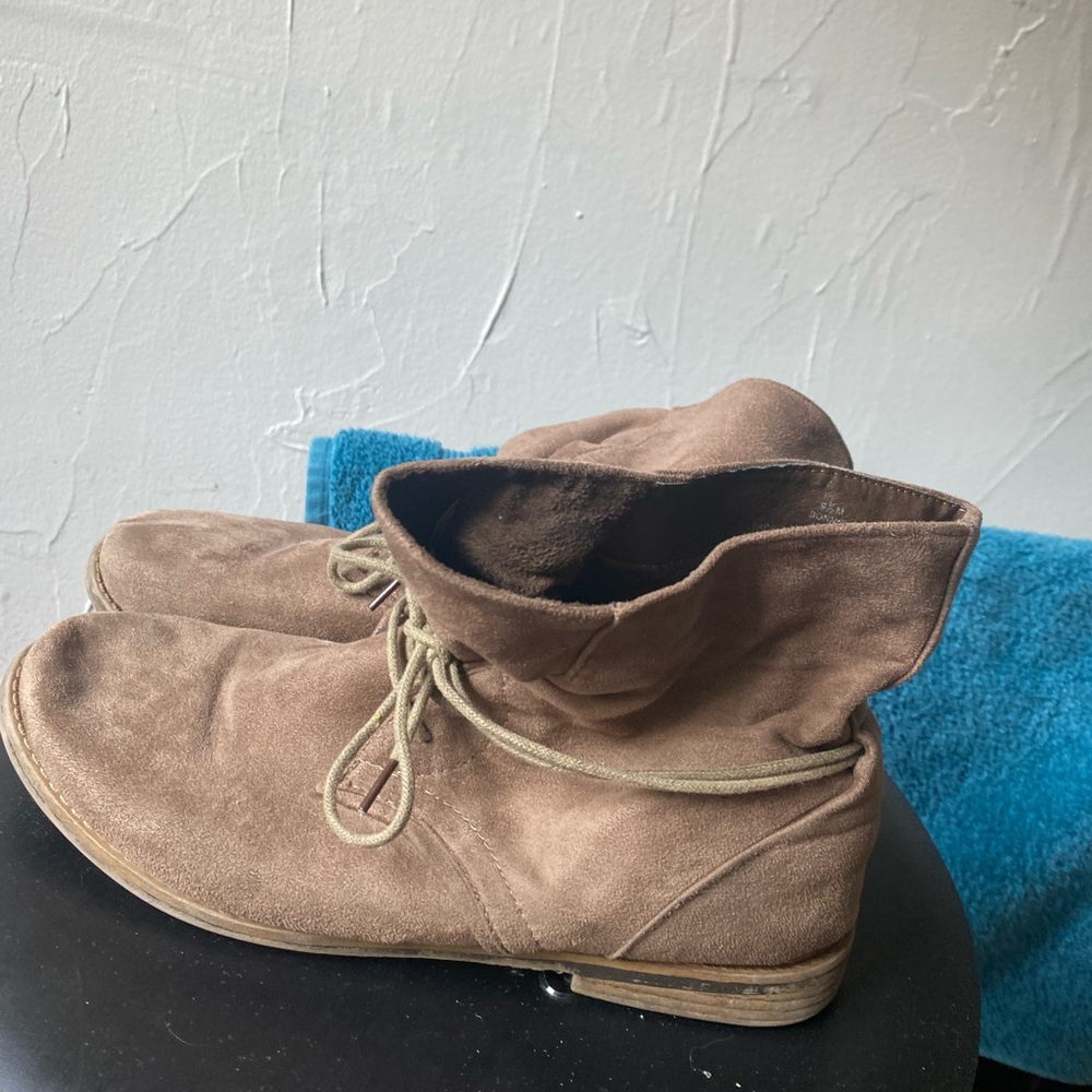 Suede boots